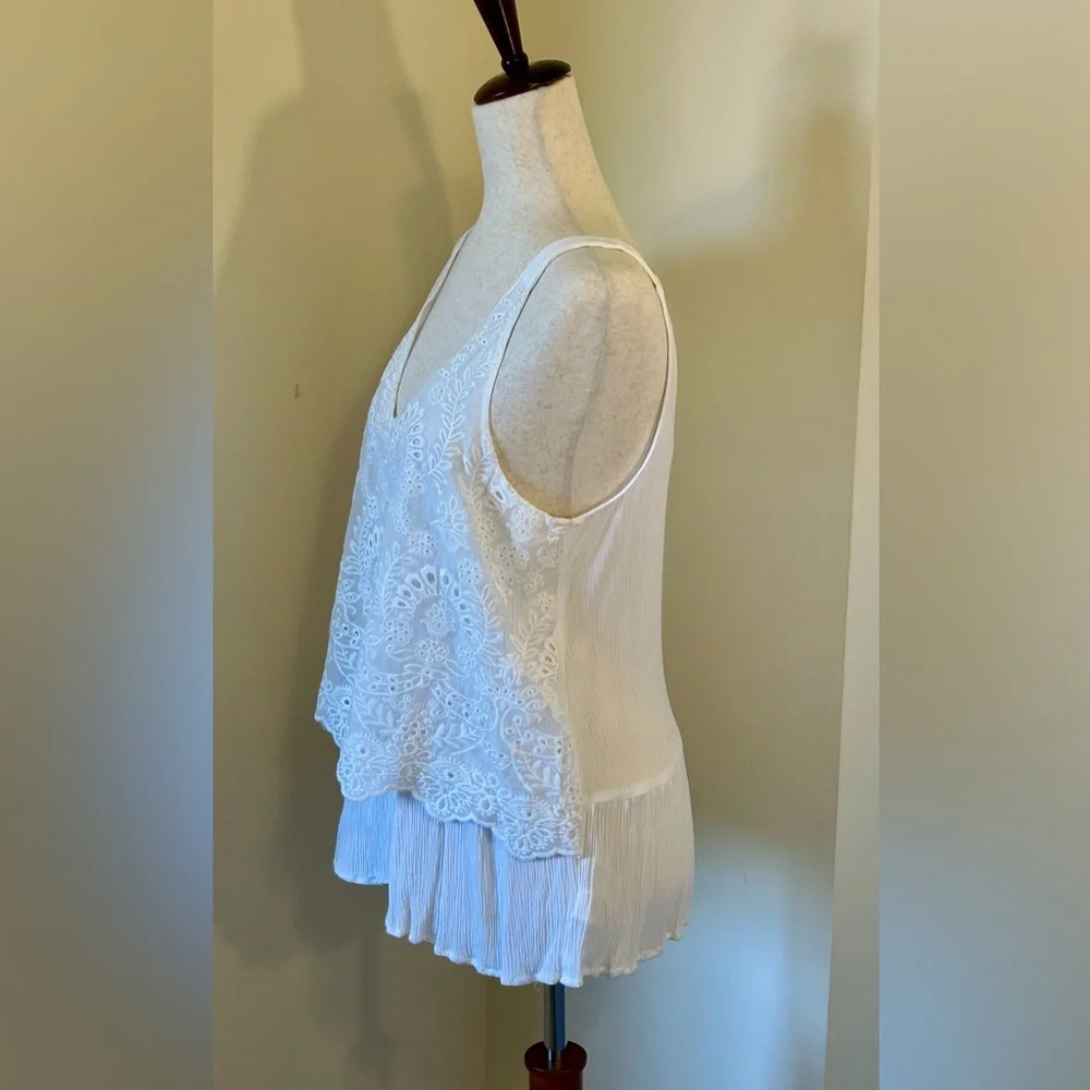 LUQ White Embroidered Lace Tank Top | Boho Romantic | Size L | EUC - Picture 3 of 6